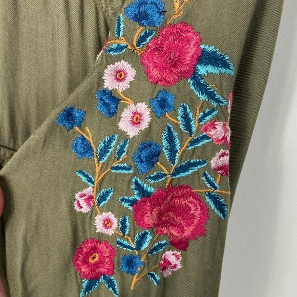 Torrid Army Green Twill Shirt Floral Embroidery Size 1X Bohemian Shirt Boho Top - Picture 4 of 12